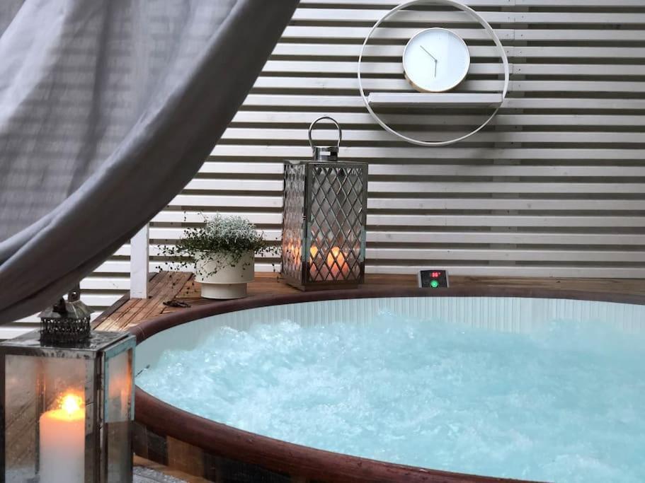Snowcrystal Home With Jacuzzi And Sauna 로바니에미 외부 사진
