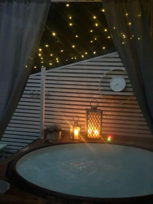 Snowcrystal Home With Jacuzzi And Sauna 로바니에미 외부 사진