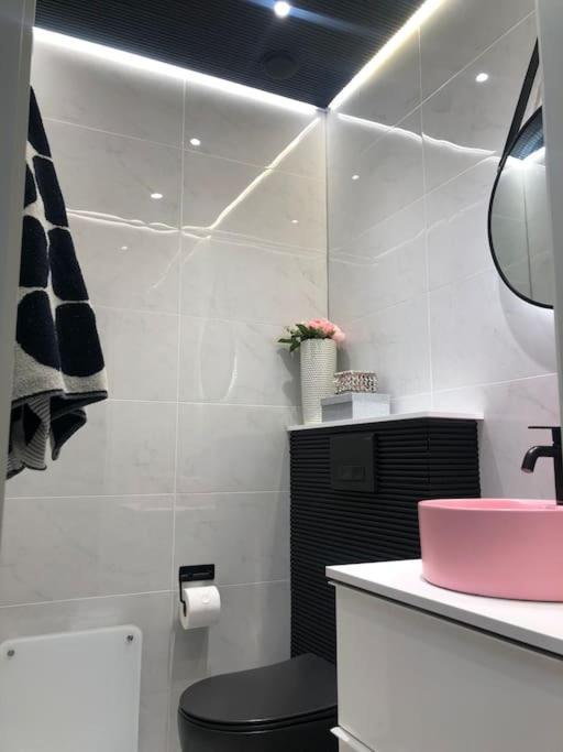 Snowcrystal Home With Jacuzzi And Sauna 로바니에미 외부 사진