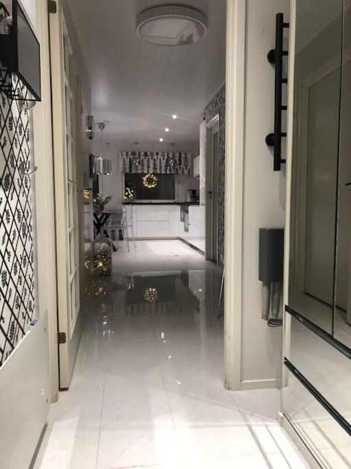 Snowcrystal Home With Jacuzzi And Sauna 로바니에미 외부 사진